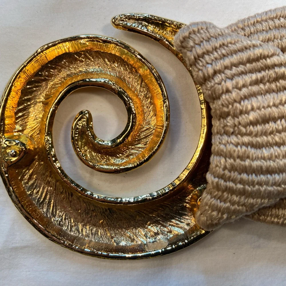 Vintage Gold‎ tone Swirl belt buckle and stretch belt